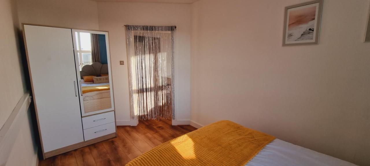 Modern And Spacious Swansea Centre Apartment Exteriör bild