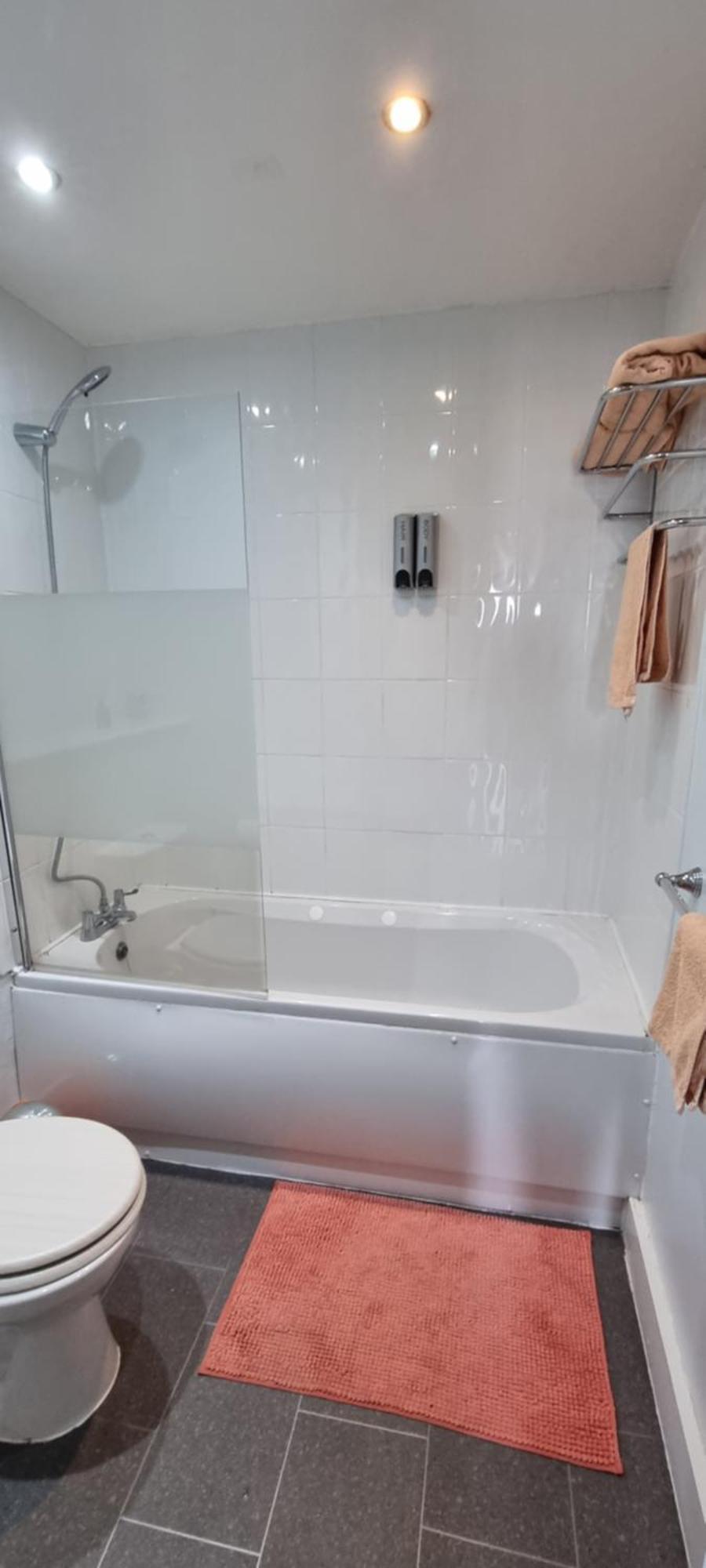 Modern And Spacious Swansea Centre Apartment Exteriör bild
